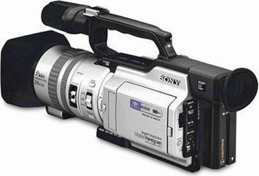 27242572874, 4901780632114 Sony DCRVX2000 MiniDV Digital Camcorder