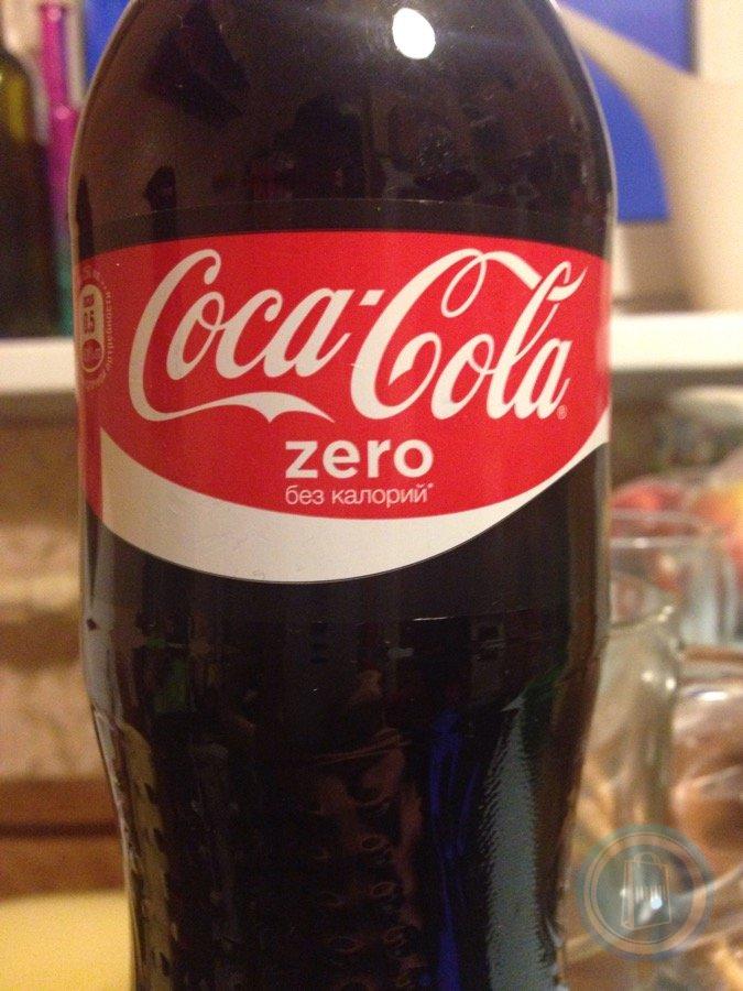 Кока кола без калорий. Кола Зеро. Кола Зеро калории. Кола Зеро 0.5. Кока-кола Зеро калорийность.