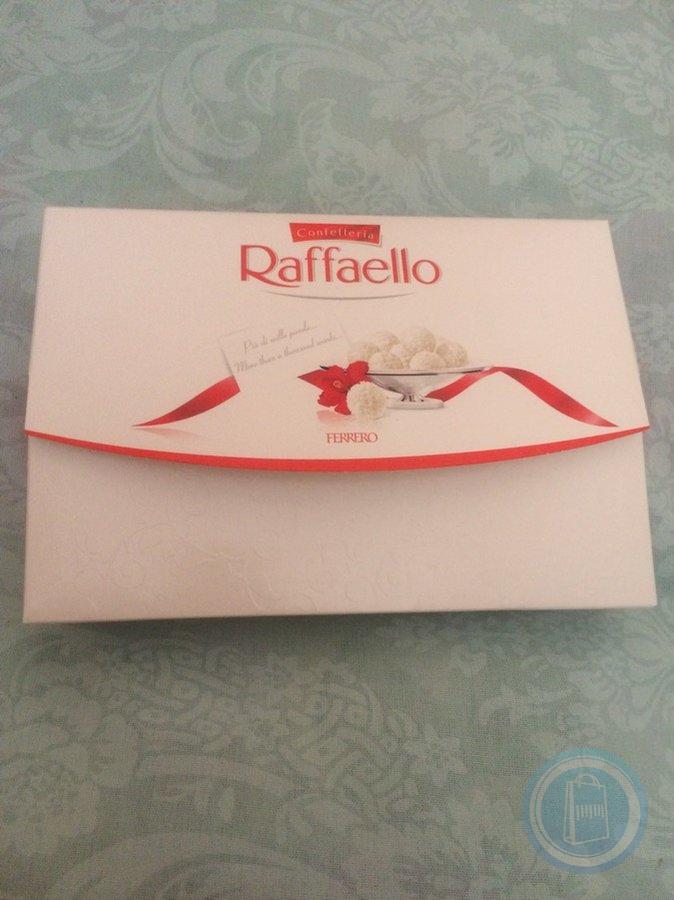 Конфеты Raffaello с цельным миндальным орехом в кокосовой обсыпке 90 г