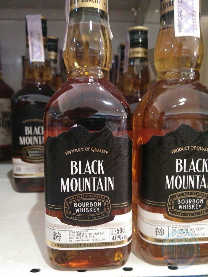 Виски mountain. Виски Black Bourbon 0.5. Black Mountain виски Whisky. Виски Муншайн Раннерс 0.7 л зерновой. Дос Компанерос.